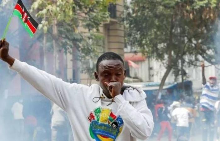 Tear gas fired at anti-government protesters in Kenya