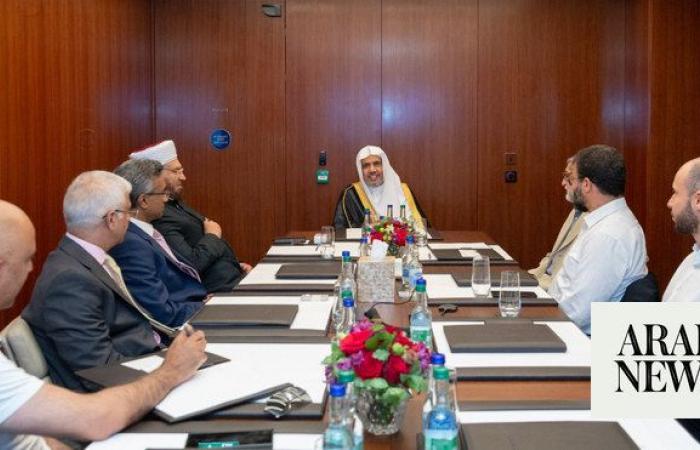 MWL chief meets British Muslim leaders in London