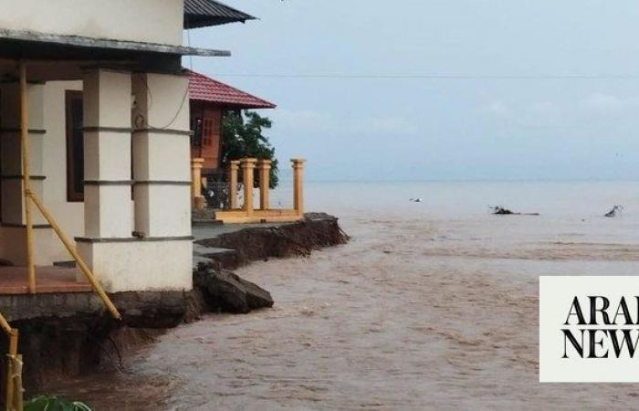 Landslide triggered by torrential rain kills 11 people at illegal gold mine in Indonesia; 20 missing