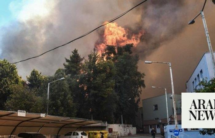 Hospital evacuated after wildfire breaks out in Greece