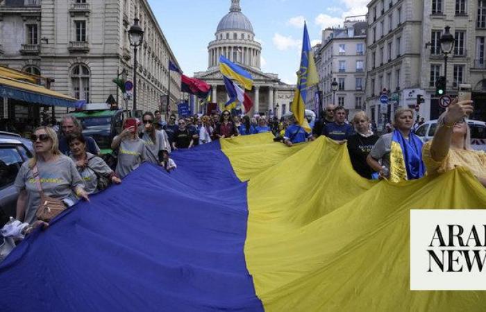 Peaceful pre-Olympic protest in Paris honors fallen Ukrainian athletes