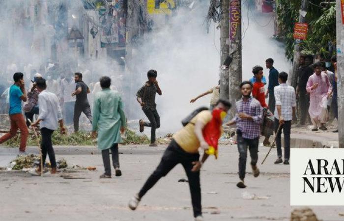 Bangladesh soldiers out in force as PM cancels foreign trip