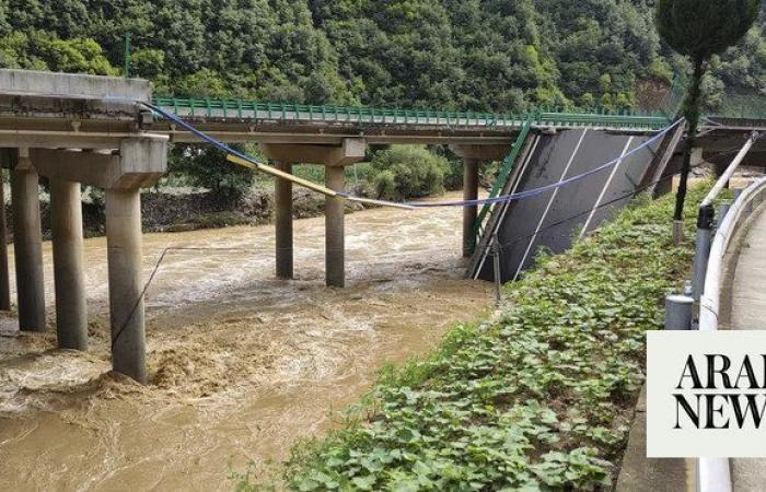 China bridge collapse kills 11, leaves more than 30 missing