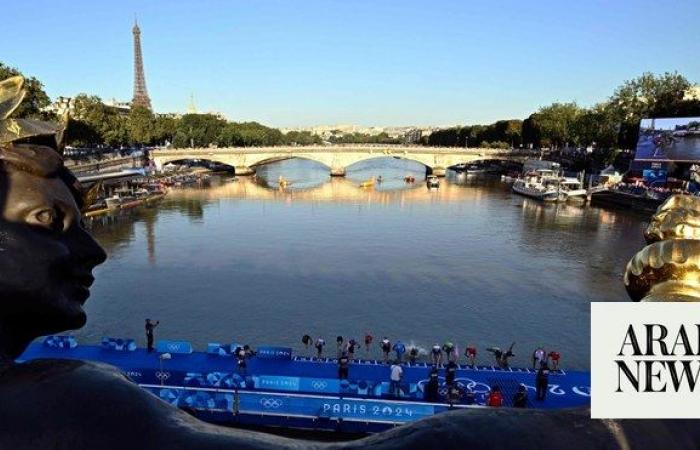 Olympic triathlon mixed relay gets underway with swims in the Seine amid water quality concerns