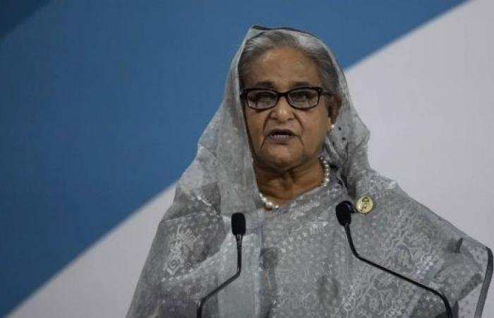 Bangladesh PM flees to India after protesters storm residence