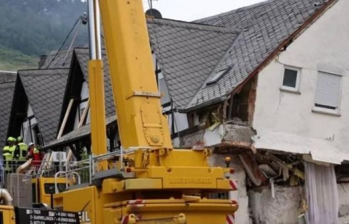 At least two people killed in German hotel collapse