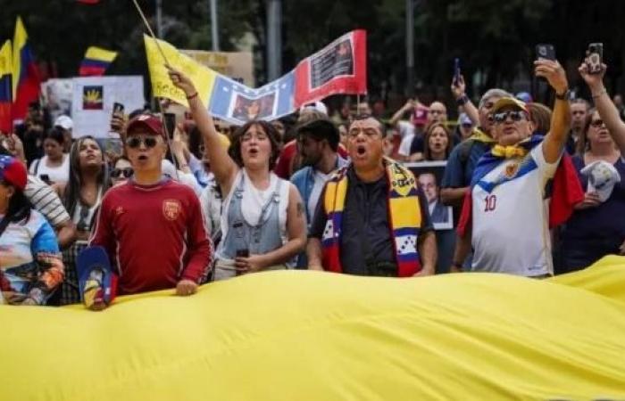 Venezuela opposition urges global protest over poll result