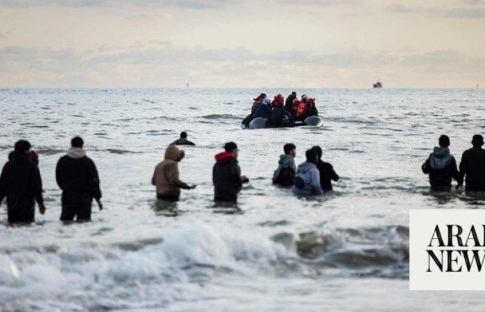 700 migrants cross Channel to Britain in small boats