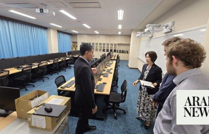 Saudi ambassador to Japan visits Japanese school