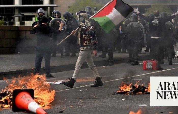 Anti-war protesters clash with police at Melbourne defense expo