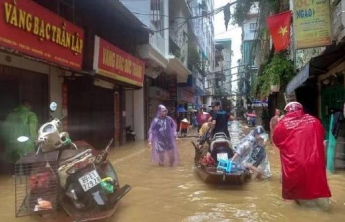 Thousands flee Vietnam floods after typhoon hits