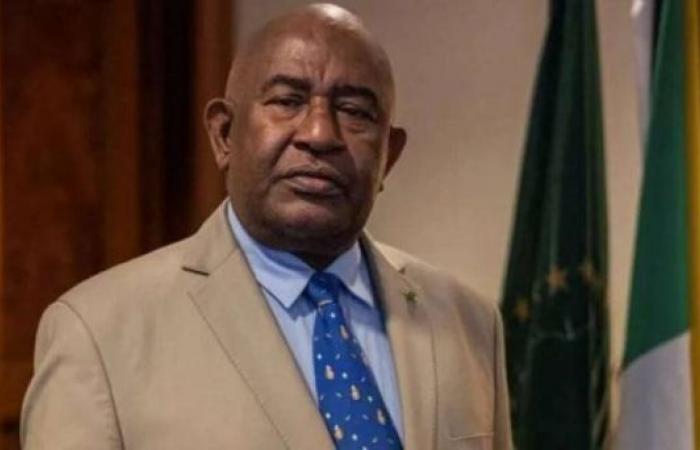 President of Comoros injured in knife attack; suspect found dead in custody