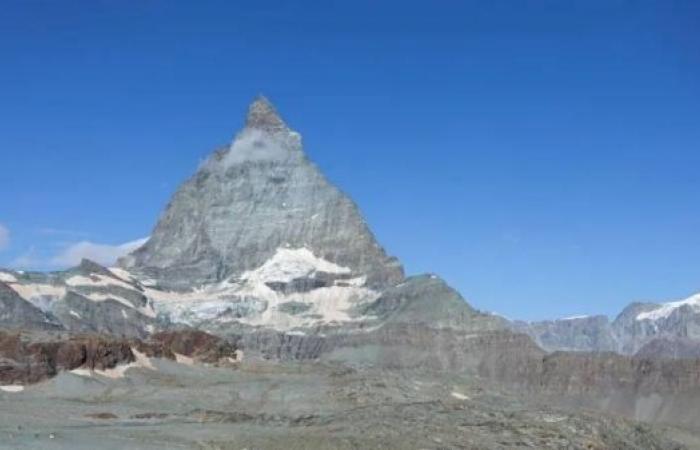 Switzerland and Italy redraw border due to melting glaciers