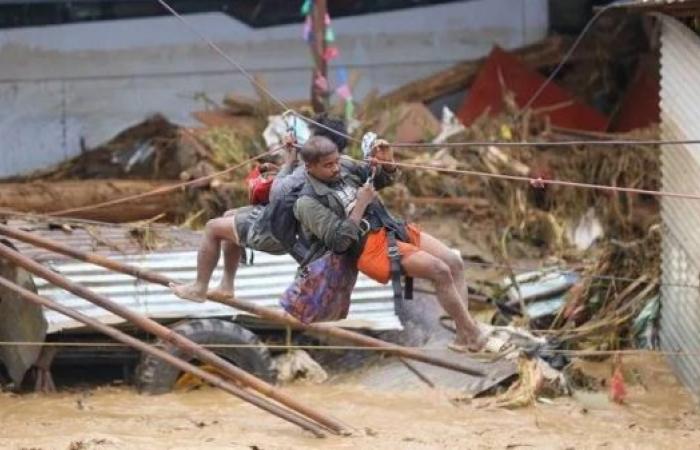 People 'jump from roof to roof' as floods kill 148 in Nepal