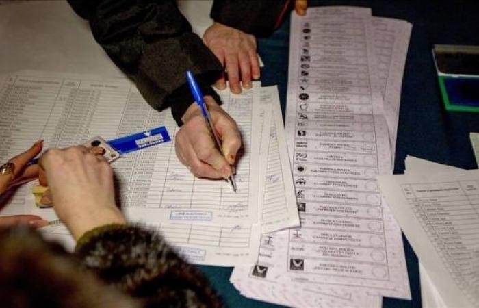 Moldova votes in presidential election and EU membership referendum