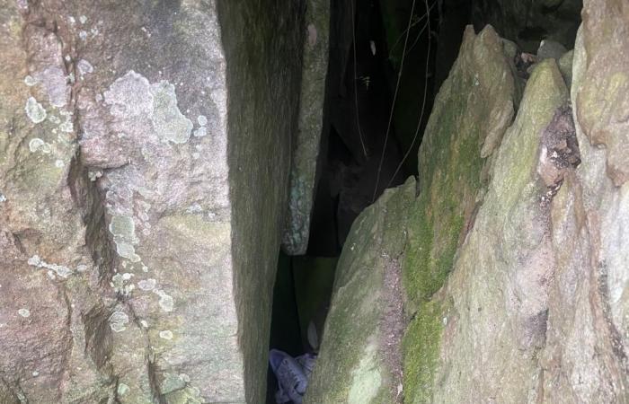 Trying to retrieve her phone, woman ends up stuck upside-down between boulders for seven hours