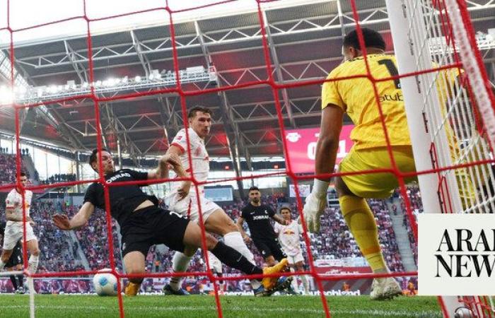 Leipzig beat Freiburg to go top, Dortmund lose away again