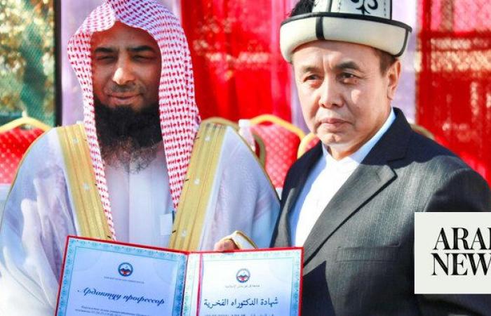 Islamic University of Kyrgyzstan awards honorary doctorate to Prophet’s Mosque imam