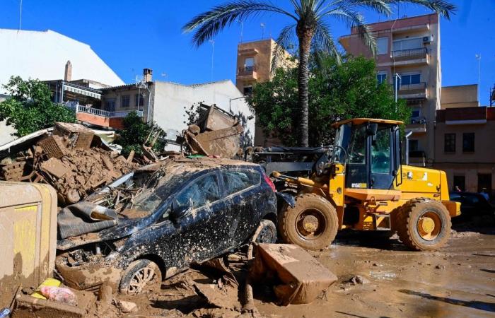 Spain intensifies recovery efforts, mobilises 10,000 troops to flood zones