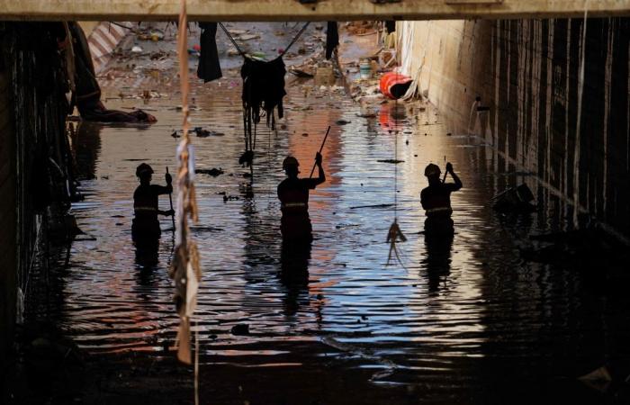 Spain intensifies recovery efforts, mobilises 10,000 troops to flood zones