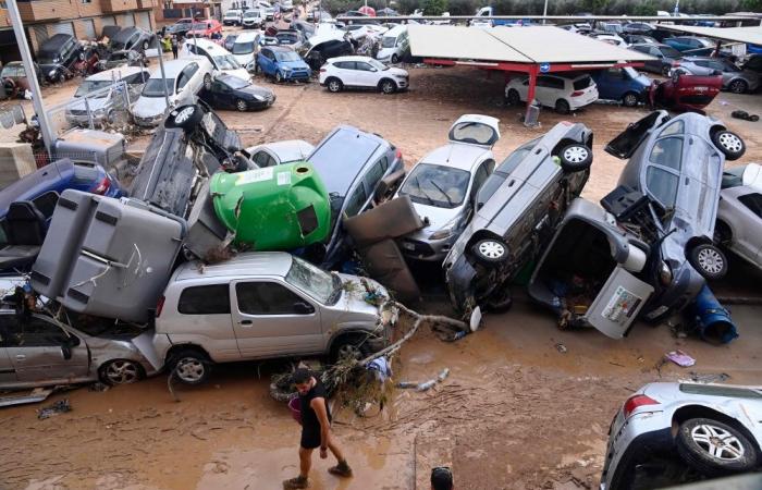 Fury in Spain: Locals hurl mud, insults at King and Prime Minister Sanchez as flood death toll hits 217