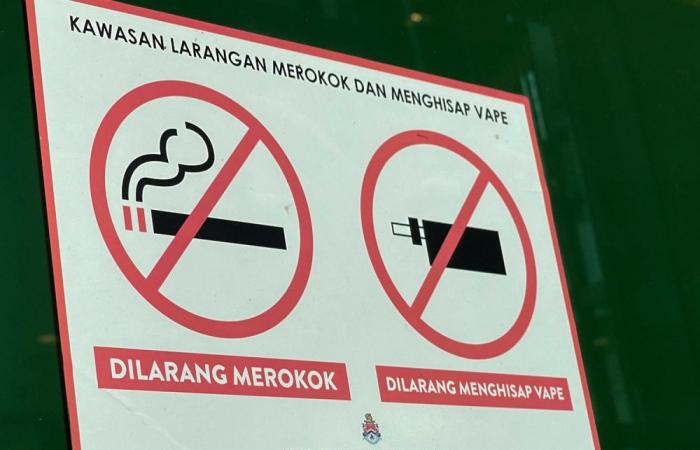 Oi, put that out! UK to ban smoking outside schools, hospitals, playground… but not pubs and cafes