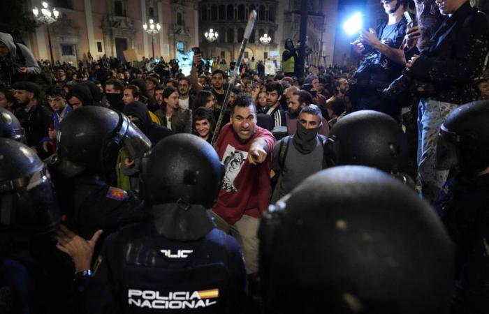 Tens of thousands march in Spain protesting authorities' response to deadly Valencia floods