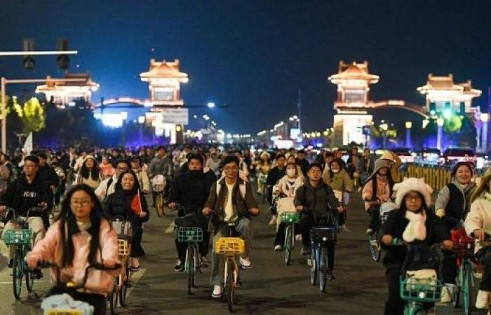 China roads blocked by thousands of cyclists in night quest for dumplings