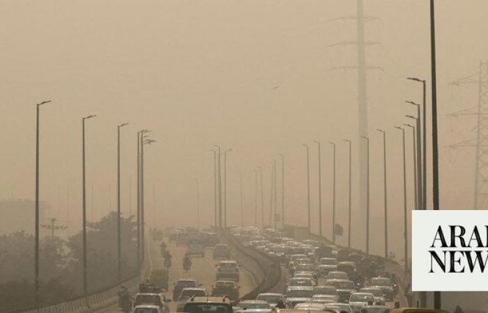 Visibility drops in parts of Delhi as pollution surges