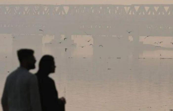 Delhi chokes as air pollution turns 'severe'