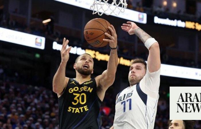 Curry dazzles on Thompson’s return at Chase Center as Warriors down Mavs