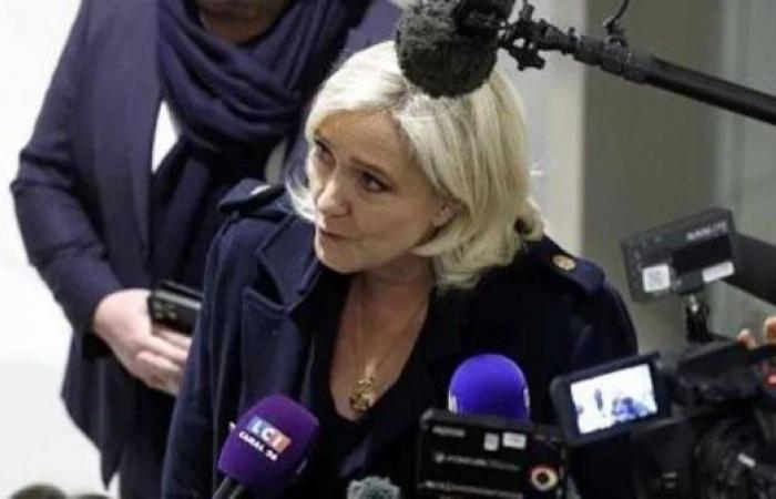 Prosecutor seeks jail and election ban for Le Pen