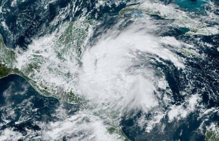 Tropical Storm Sara closes in on Central America