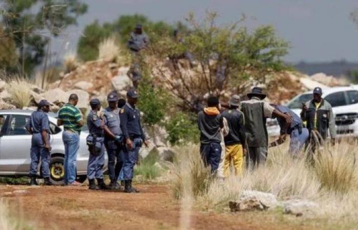 South Africa cuts supplies to thousands of illegal miners hiding underground