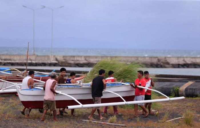 Sixth major storm this month forces over 250,000 to evacuate as Super Typhoon Man-yi approaches Philippines with severe winds