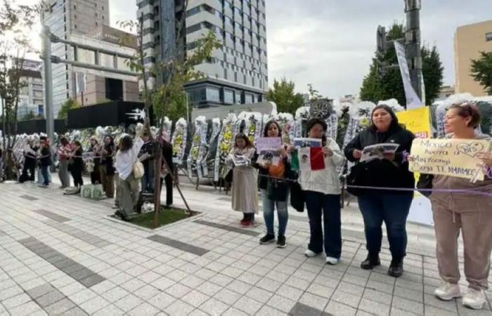 Funeral wreaths: A new symbol of protest in South Korea