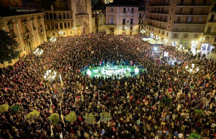 Spanish demonstrators chant ‘murderers’ after deadly floods as Valencian leader rules out resigning