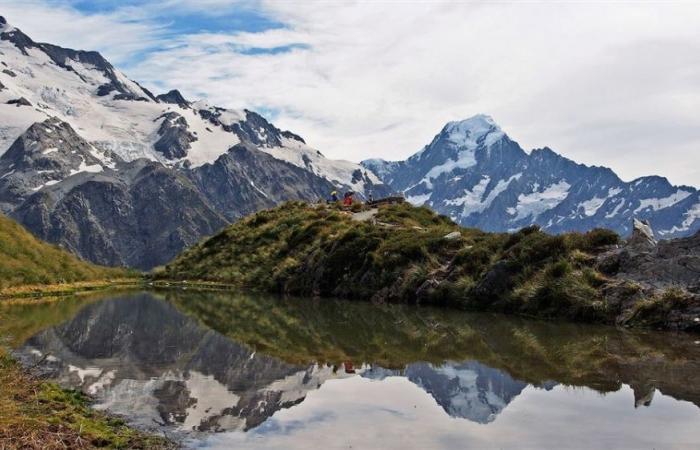 ‘Grave concerns’ for trio missing on New Zealand’s tallest peak