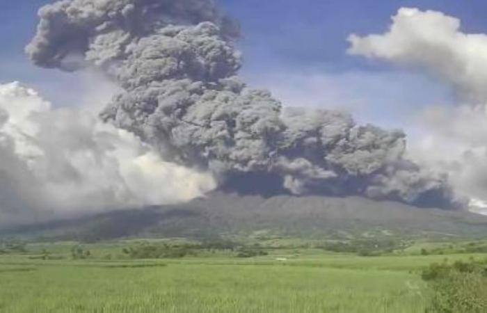 Kanlaon volcano erupts in central Philippines, forces evacuation as massive ash cloud rises