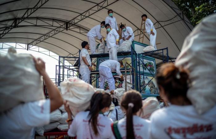 Thai ceremony for the dead brings good karma and emotional closure