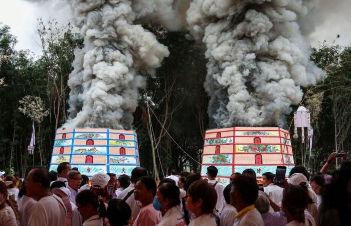 Thai ceremony for the dead brings good karma and emotional closure