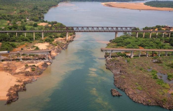 Brazil bridge collapse toll rises to four, 13 missing as acid and pesticide spill fears hamper rescue efforts