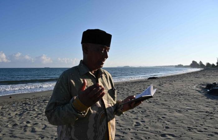 Tsunami memorials begin as Asia mourns disaster 20 years on