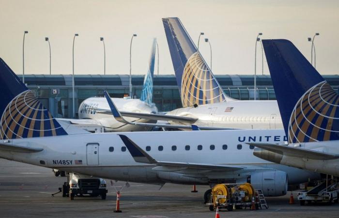 Dead body found in wheel well after United flight lands in Hawaii