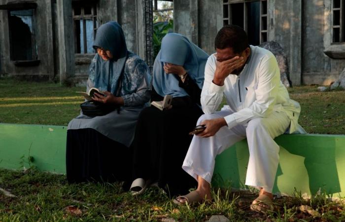 Tsunami memorials begin as Asia mourns disaster 20 years on