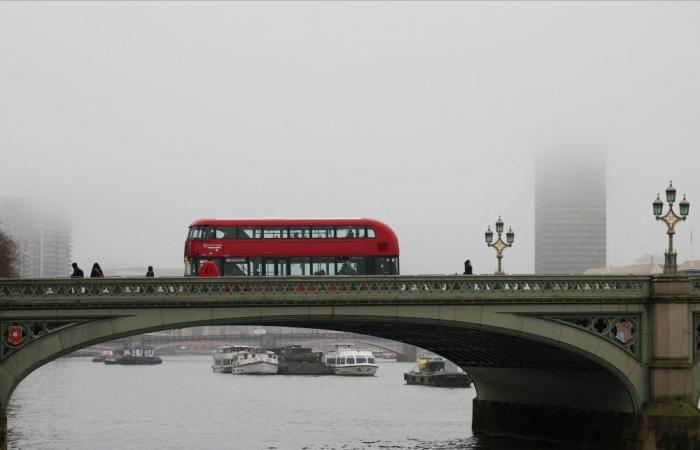 Fog chaos forces flight delays across UK airports