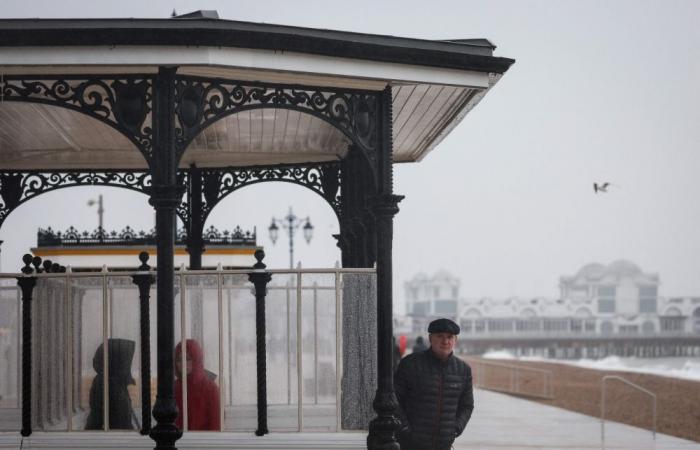 Amber weather warning: Heavy snow and freezing rain ground flights across England, power outages affect thousands