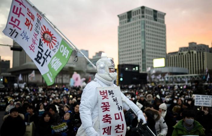 Fresh South Korea protests expected as president arrest deadline nears