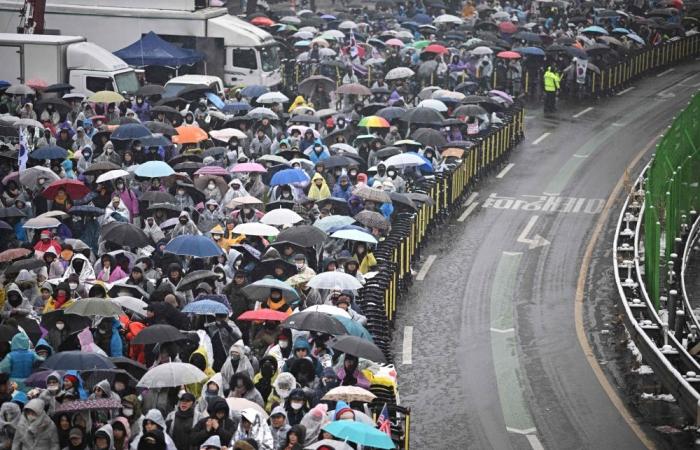 Thousands rally in snowstorm as South Korea’s Yoon faces arrest deadline