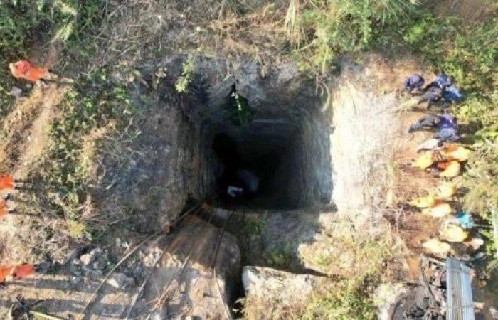 India rescuers race to save men stuck in flooded 'rat-hole' mine